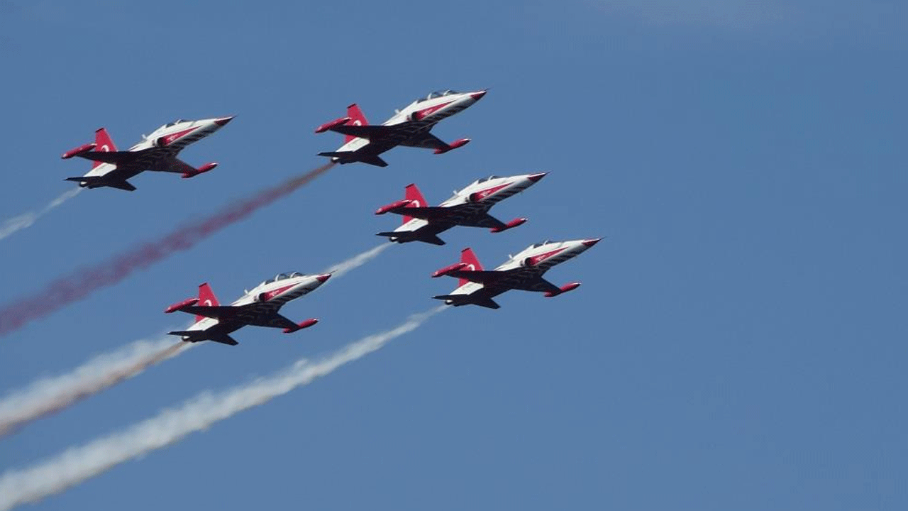Foto - Türk Yıldızları şehitler diyarı Çanakkale'de! Nefes kesen görüntüler