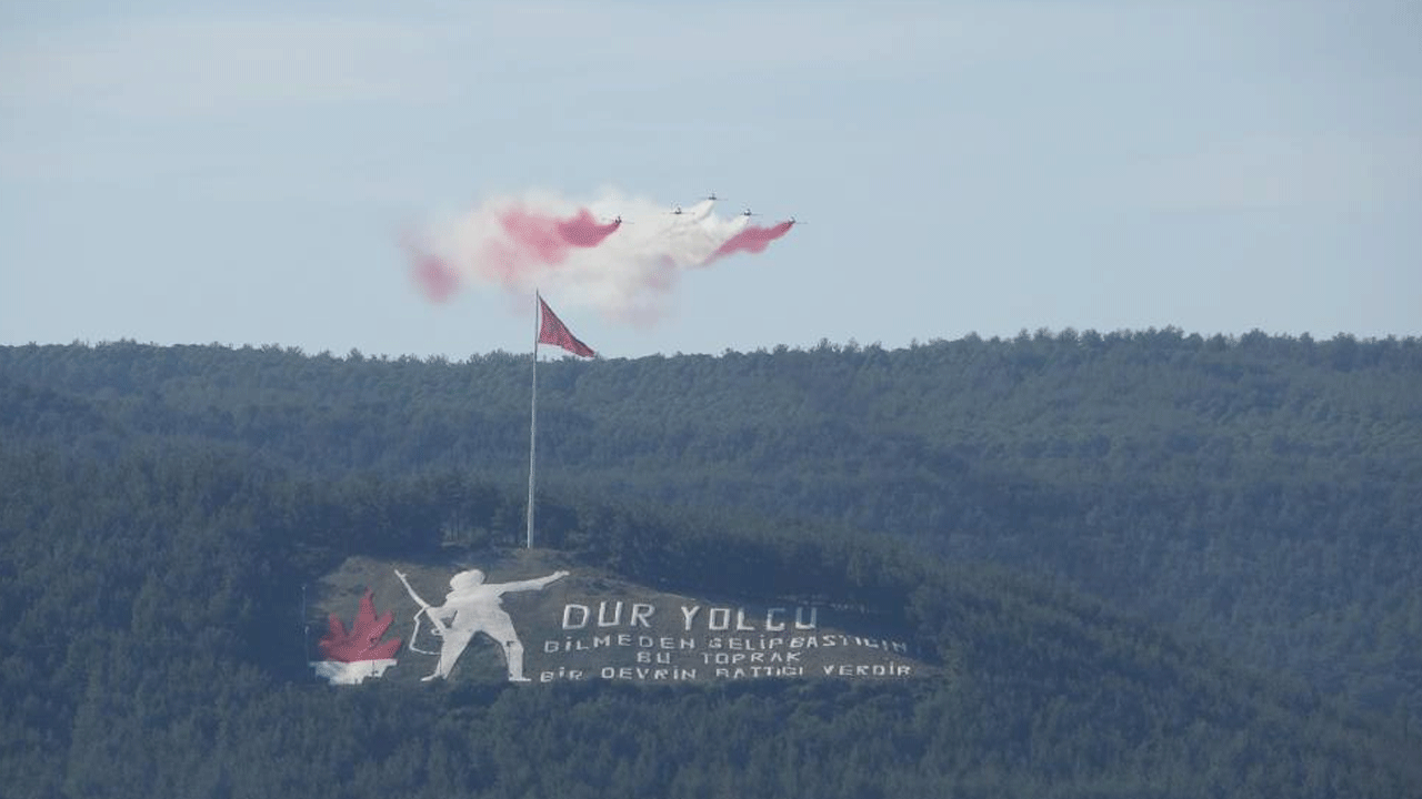 Foto - Türk Yıldızları şehitler diyarı Çanakkale'de! Nefes kesen görüntüler