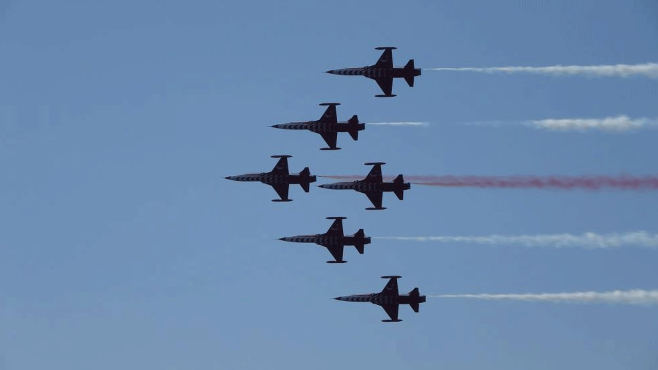 Foto - Türk Yıldızları şehitler diyarı Çanakkale'de! Nefes kesen görüntüler