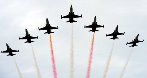 Foto - Türk Yıldızları ve SOLOTÜRK Samsun semalarında nefesleri kesti! Gösteri uçuşu yaptı