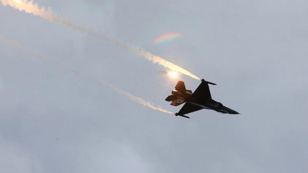 Türk Yıldızları ve SOLOTÜRK Samsun semalarında nefesleri kesti! Gösteri uçuşu yaptı