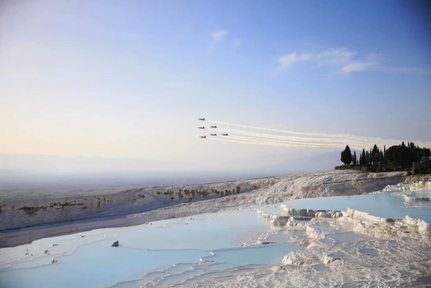 Foto - Türk Yıldızları’ndan Pamukkale'de gösteri uçuşu