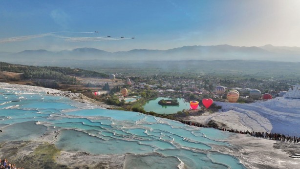 Foto - Türk Yıldızları’ndan Pamukkale'de gösteri uçuşu