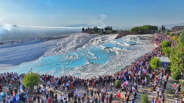 Foto - Türk Yıldızları’ndan Pamukkale'de gösteri uçuşu