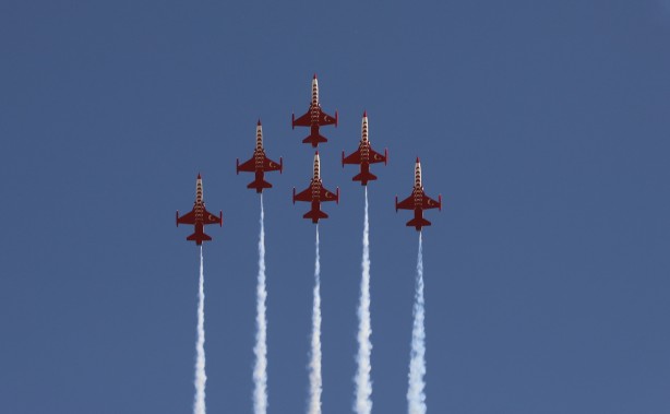 Türk Yıldızları’ndan Pamukkale'de gösteri uçuşu
