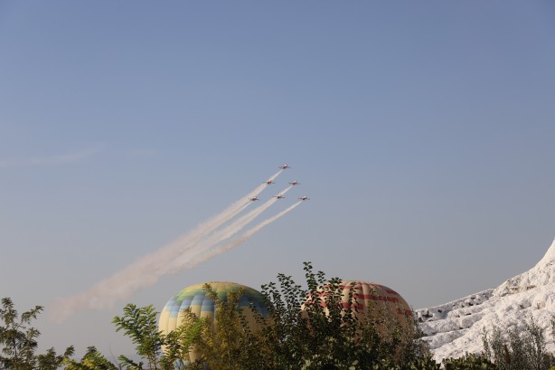Foto - Türk Yıldızları’ndan Pamukkale'de gösteri uçuşu