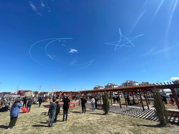 Foto - Türk Yıldızları'nın "ay yıldızlı" gösterisi nefes kesti