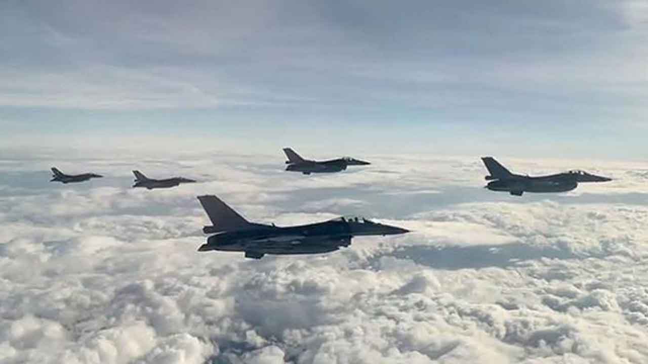 Foto - 'Türkiye adalarımızı elimizden alacak! 12 uçak için anlaştılar'