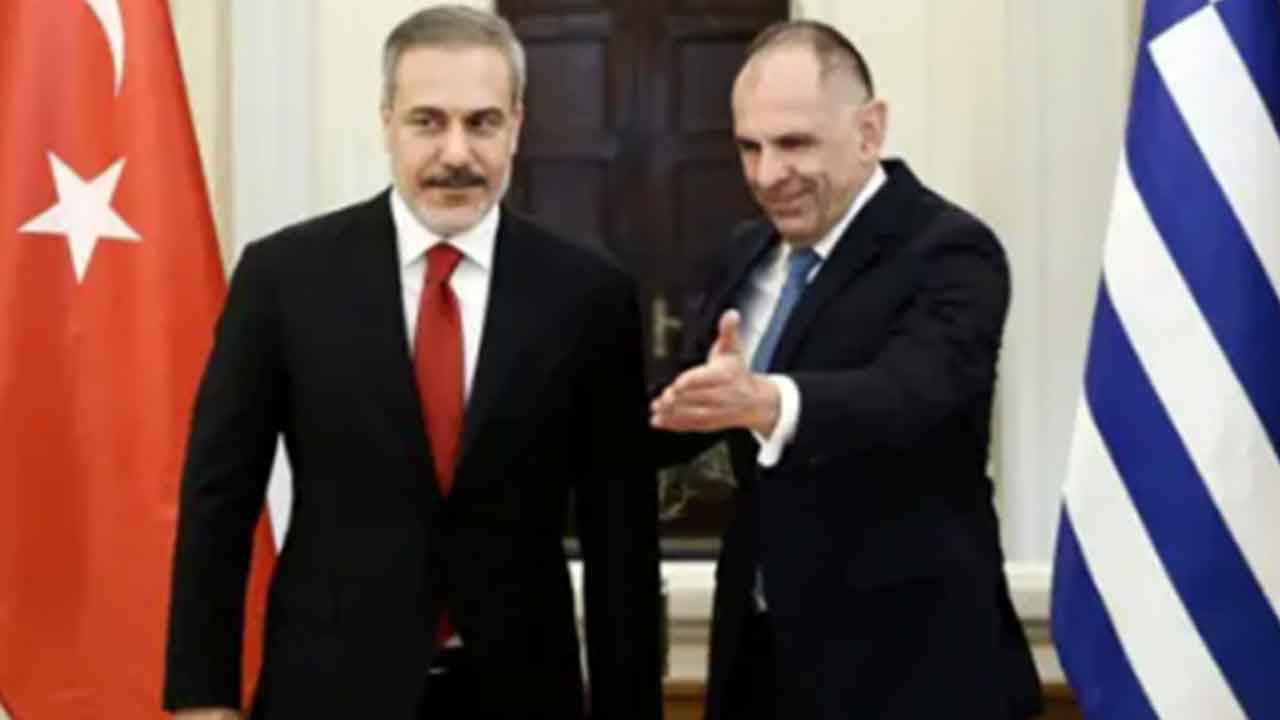 Foto - 'Türkiye adalarımızı elimizden alacak! 12 uçak için anlaştılar'