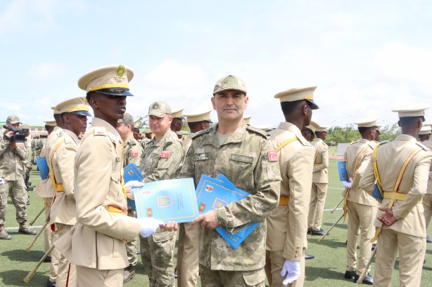 Foto - Türkiye, Afrika ülkelerini desteklemeye devam ediyor! Eğitilen subaylar göreve başladı