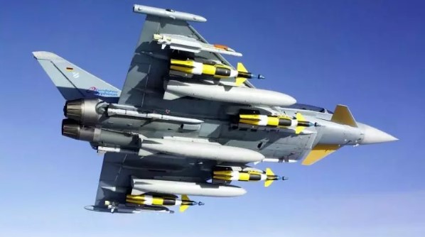 Foto - Türkiye almak üzere! Hangisi daha güçlü? F-16 mı yoksa Eurofighter mı?