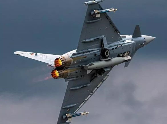 Foto - Türkiye almak üzere! Hangisi daha güçlü? F-16 mı yoksa Eurofighter mı?