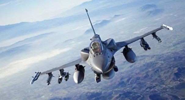 Foto - Türkiye almak üzere! Hangisi daha güçlü? F-16 mı yoksa Eurofighter mı?