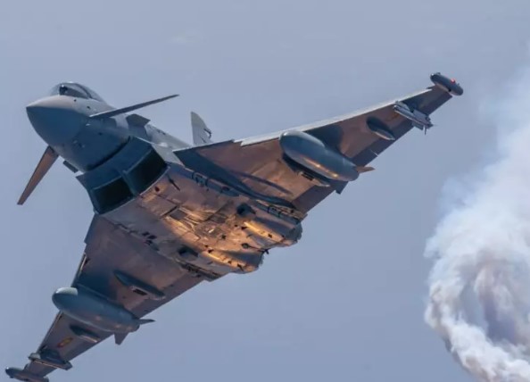 Foto - Türkiye almak üzere! Hangisi daha güçlü? F-16 mı yoksa Eurofighter mı?
