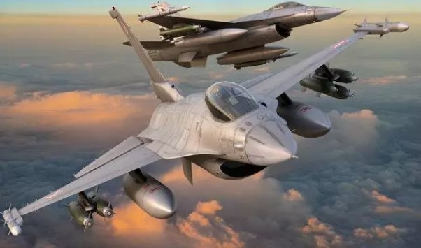 Foto - Türkiye almak üzere! Hangisi daha güçlü? F-16 mı yoksa Eurofighter mı?