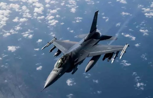 Foto - Türkiye almak üzere! Hangisi daha güçlü? F-16 mı yoksa Eurofighter mı?