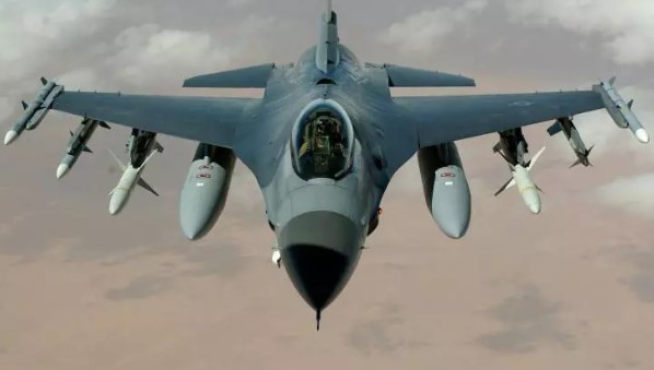 Foto - Türkiye almak üzere! Hangisi daha güçlü? F-16 mı yoksa Eurofighter mı?