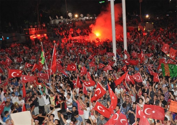Foto - Türkiye Başkan'dan gelecek ikinci bir emre kadar meydanlarda!