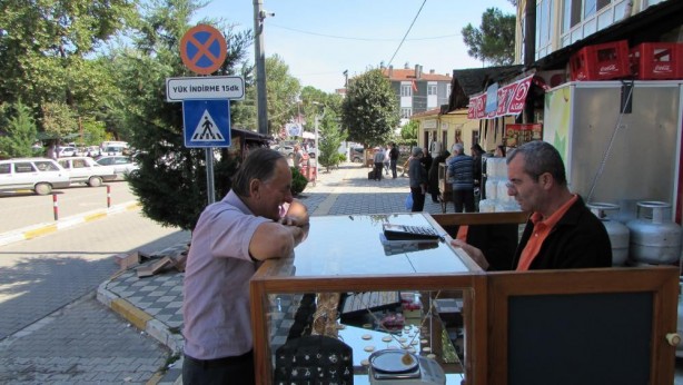 Foto - Türkiye bu kuyumcuyu konuşuyor! Simit satar gibi altın satıyor