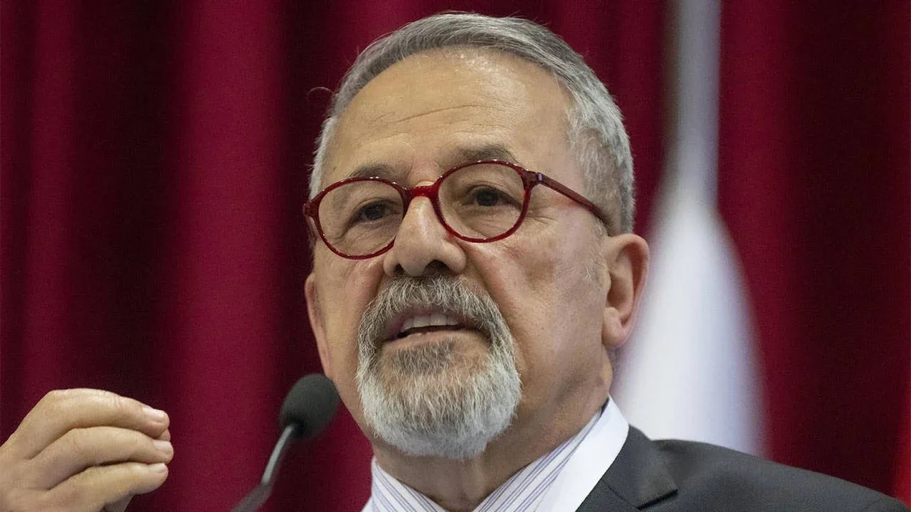 Foto - Türkiye bu skandalla çalkalanıyor! Ünlü deprem uzmanı "Yazıklar olsun" dedirtti! Senin orada ne işin var hoca?