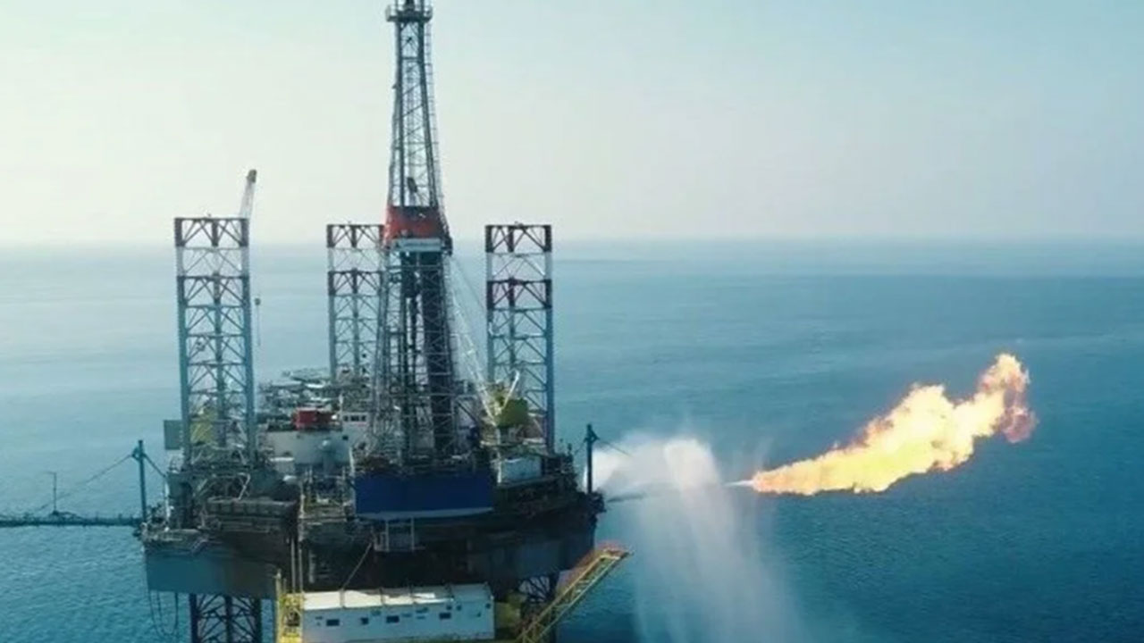 Foto - Türkiye büyük bir doğalgaz keşfi yapmak üzere! Açıklama az önce geldi: Denizin altına inildi
