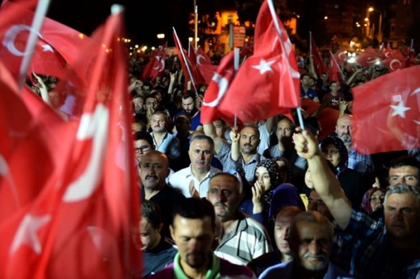 Foto - Türkiye darbeye karşı durdu!