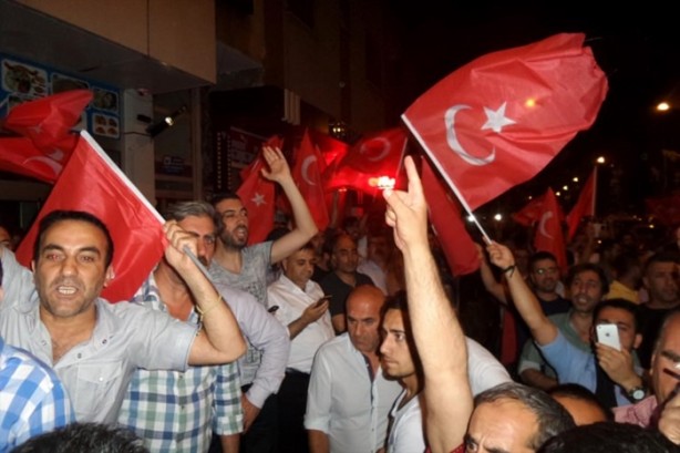 Foto - Türkiye darbeye karşı durdu!
