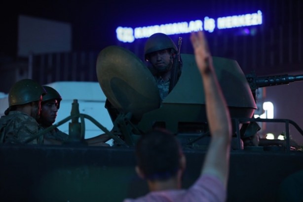 Foto - Türkiye darbeye karşı durdu!
