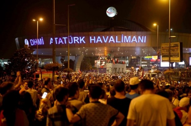 Foto - Türkiye darbeye karşı durdu!