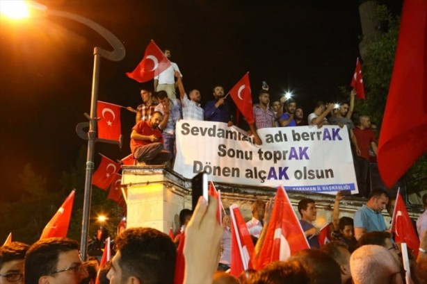 Foto - Türkiye darbeye karşı durdu!