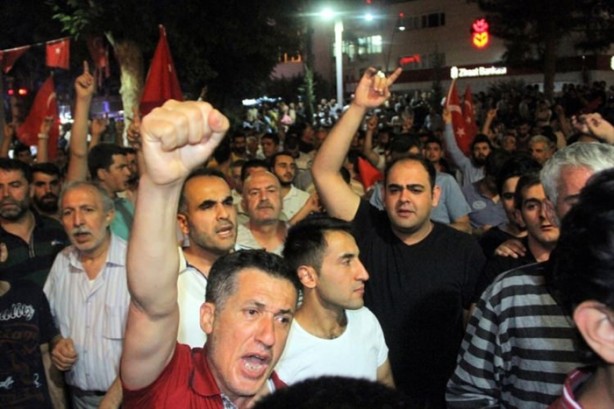 Foto - Türkiye darbeye karşı durdu!