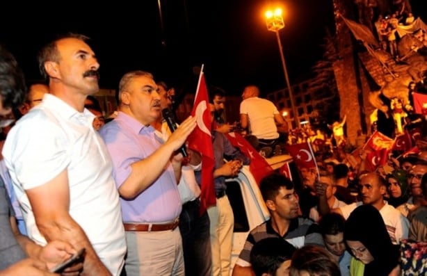 Foto - Türkiye darbeye karşı durdu!