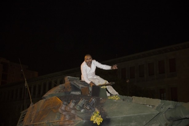 Foto - Türkiye darbeye karşı durdu!