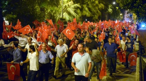 Foto - Türkiye darbeye karşı durdu!