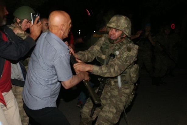 Foto - Türkiye darbeye karşı durdu!