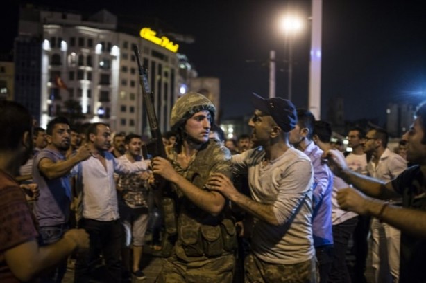 Foto - Türkiye darbeye karşı durdu!