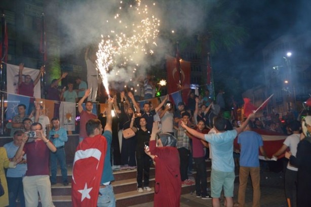 Foto - Türkiye darbeye karşı durdu!