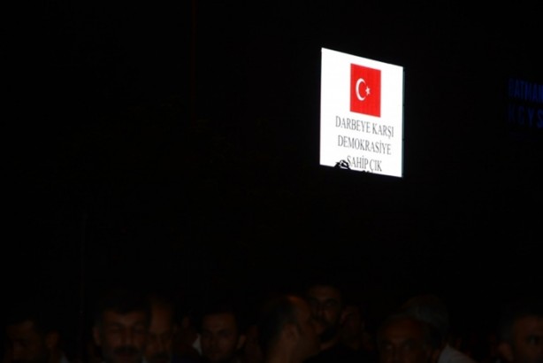 Foto - Türkiye darbeye karşı durdu!