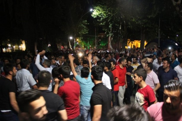 Foto - Türkiye darbeye karşı durdu!