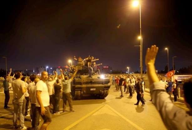 Foto - Türkiye darbeye karşı durdu!