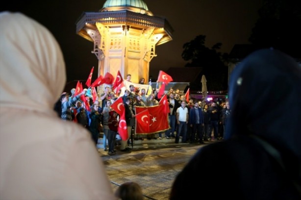Foto - Türkiye darbeye karşı durdu!
