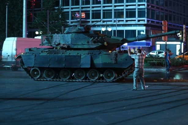 Foto - Türkiye darbeye karşı durdu!