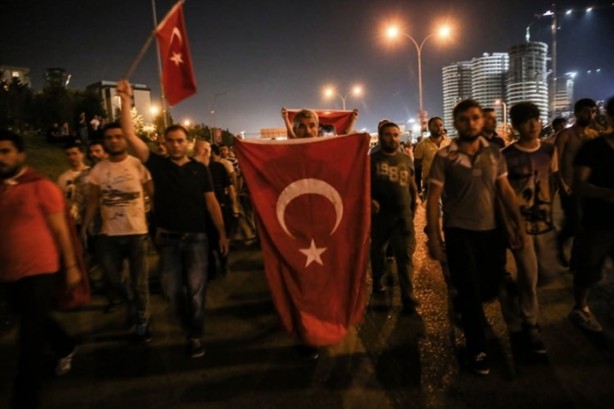 Foto - Türkiye darbeye karşı durdu!