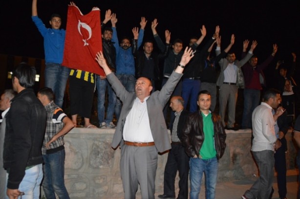Foto - Türkiye darbeye karşı durdu!