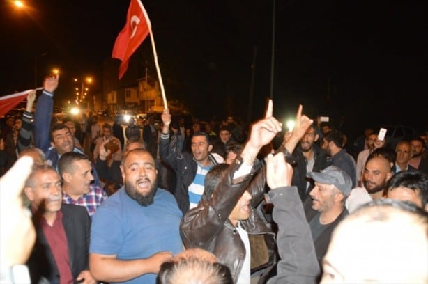 Foto - Türkiye darbeye karşı durdu!