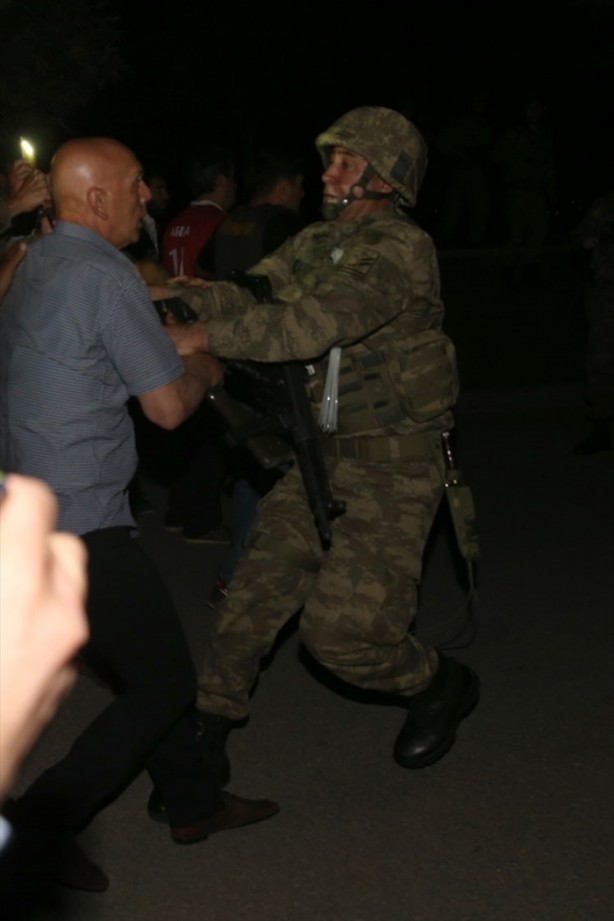Foto - Türkiye darbeye karşı durdu!