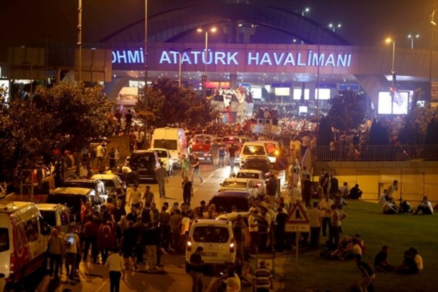 Foto - Türkiye darbeye karşı durdu!