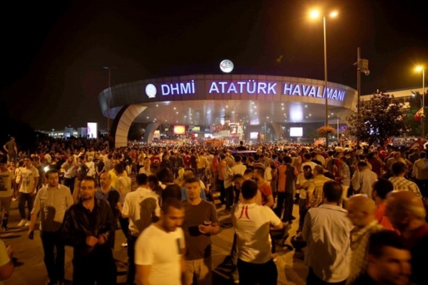 Foto - Türkiye darbeye karşı durdu!