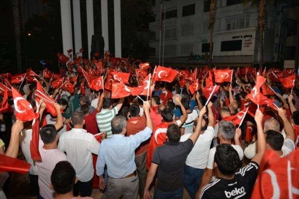 Foto - Türkiye darbeye karşı durdu!