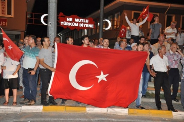 Foto - Türkiye darbeye karşı durdu!